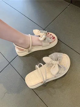 Acest An Nou Sandale 2021 Noi de Vara pentru Femei Fund Moale Zână Stil Arc All-Meci Stras Două-Mod de Sandale gotic pantofi